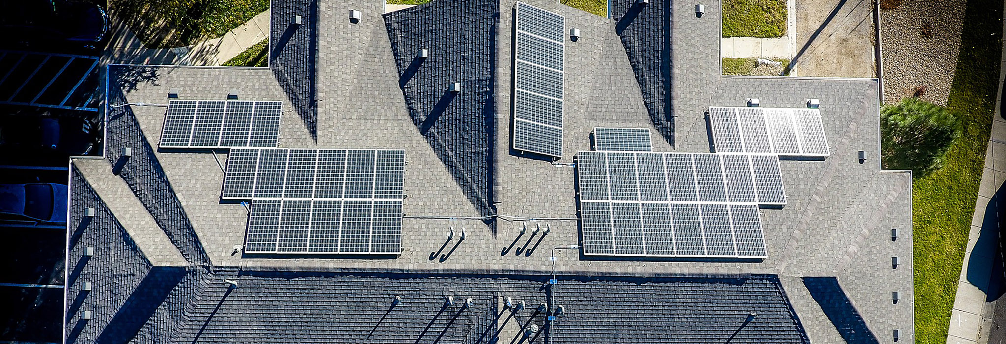 Stort tak med solceller