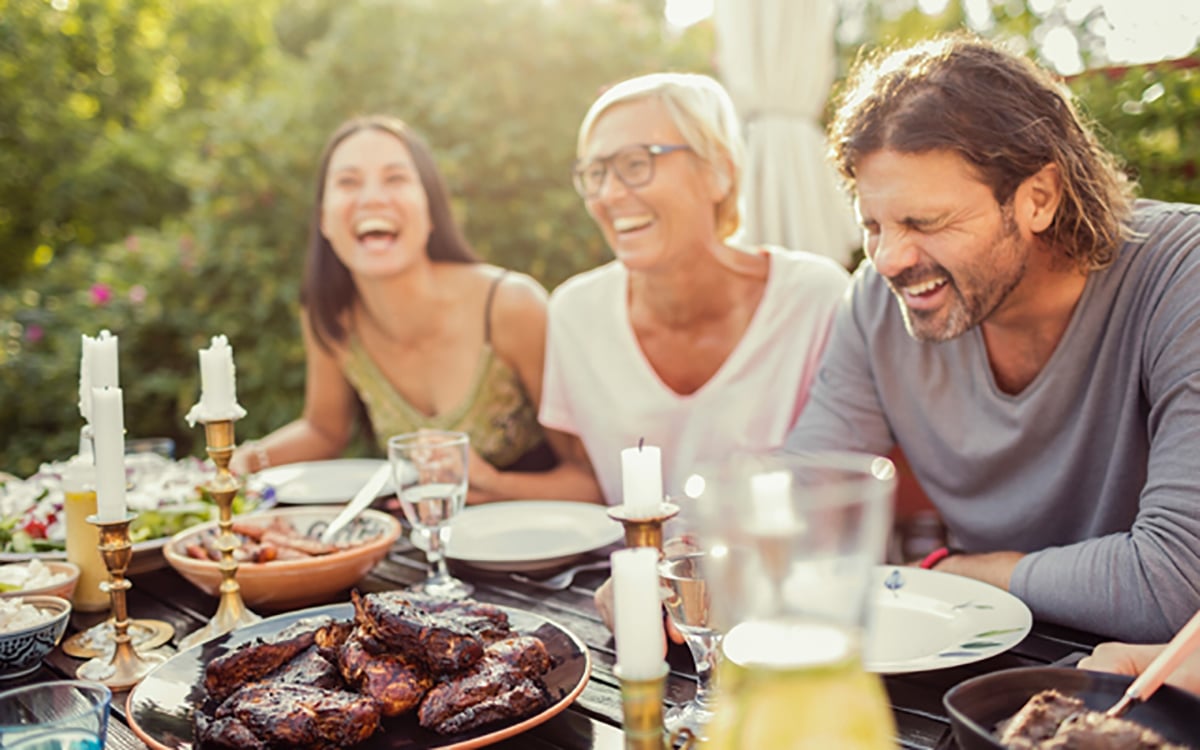 Sommarmiddag ute alla skrattar