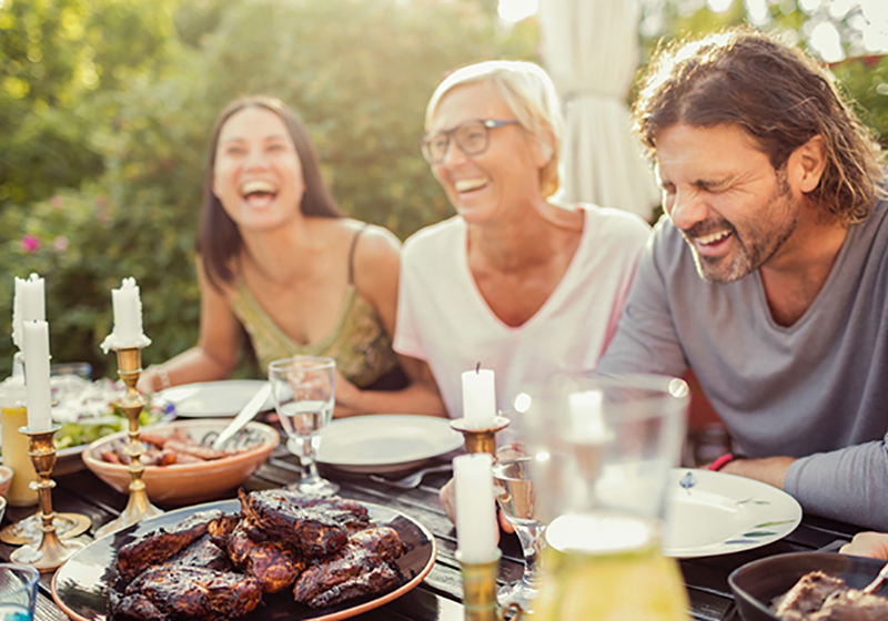 Sommarmiddag ute alla skrattar